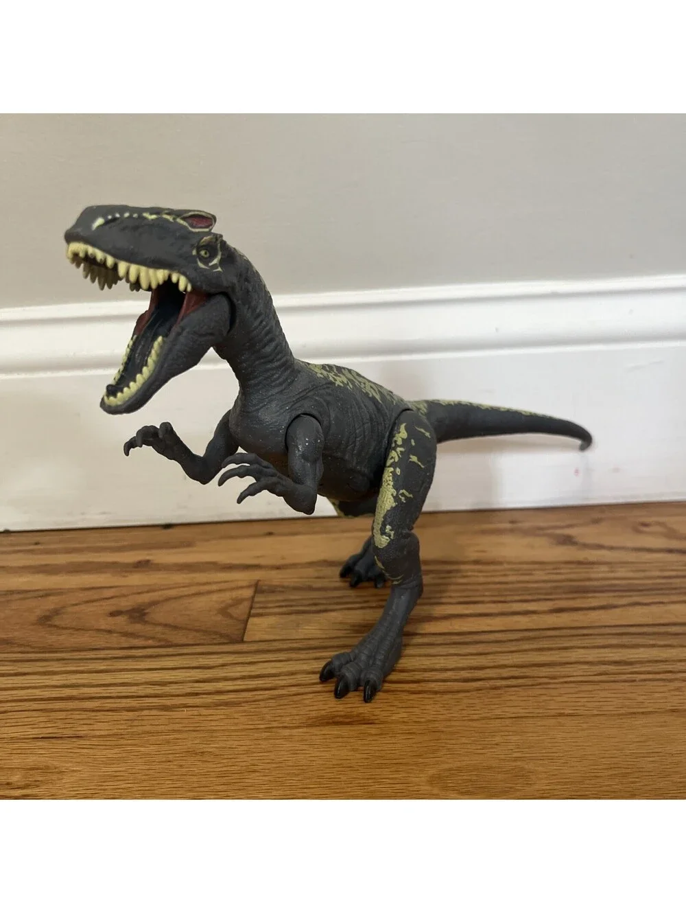 Jurassic World Roarivores Allosaurus Fallen Kingdom Dinosaur 2017 Jurassic Park